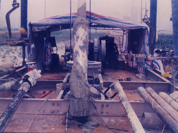 空氣潛孔錘正循環(huán)鉆探技術施工現(xiàn)場